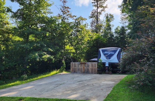 Easley House | Glamping on the Homestead