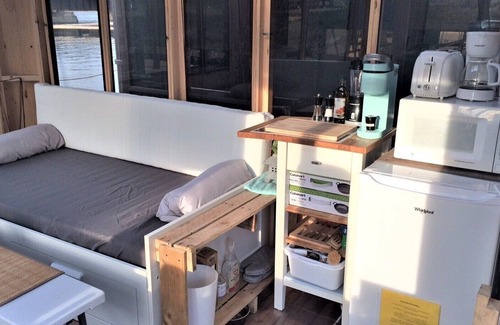 Lacolle Cabin | Glamping on the water