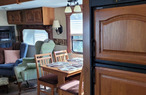 Tillman County House | Glamping RV, private, family & pet friendly, hiking, fishing, horses-W