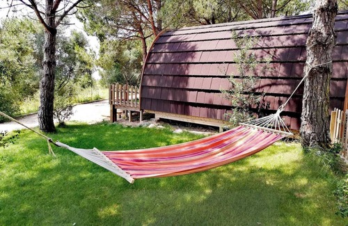 Santa Maria e Sao Miguel Cabin | Glamping Sintra POD 3. Enjoy the tranquillity of the forest.
