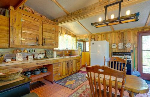Lutz House | Glamping-Style Cabin on 20-Acre Farm Near Lutz!