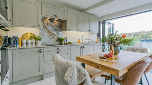 Bangor House | Glan y Mor Menai