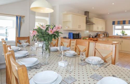 Caergeiliog House | Glanrhyd Isaf
