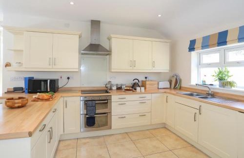 Caergeiliog House | Glanrhyd Isaf