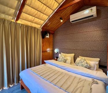 Manali Resort | Glass Cabins by Urban Monk- Unique Centrally Heated Cabins with Electric Blankets