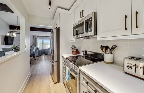 Lake Geneva Condo | Glass Vista: Modern 2BR Condo, Stunning Views, Ideal Getaway