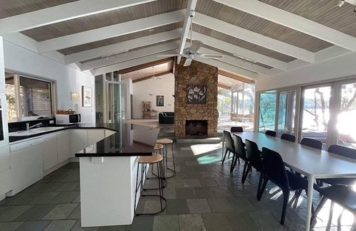 Taylor Bay House | Glasshouse on the Lake