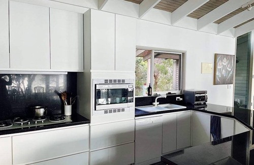 Taylor Bay House | Glasshouse on the Lake