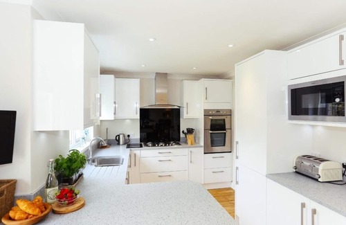 Aveton Gifford House | GLEBE HOUSE, family friendly, with a garden in Bigbury-On-Sea