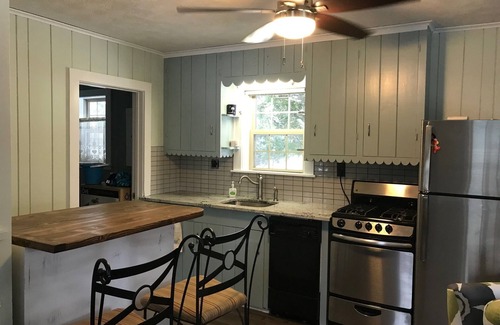 Empire House | Glen Arbor Area Cottage - Little Glen Lake-private waterfront & AC - Labor Day!