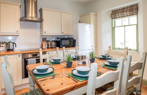 Achnasheen Cottage | GLEN COTTAGE - TORRIDON, pet friendly, with open fire in Torridon