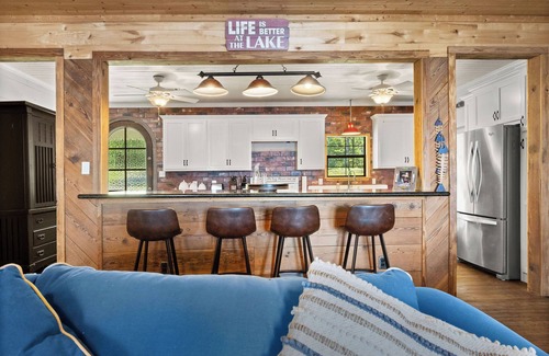 Florien House | Glen Oaks Lakeside Lodge-Spacious 5-bedroom-Near Pleasure Point-Big Views