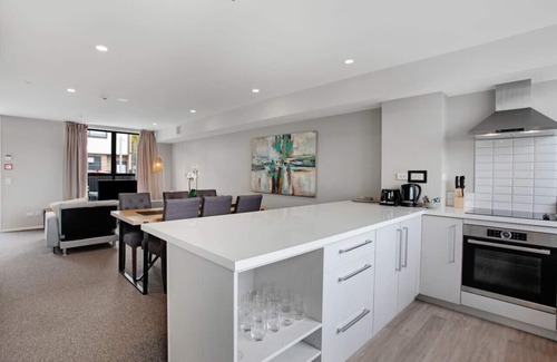 Grafton House | Glen's Townhouse with Parking and Wi-Fi
