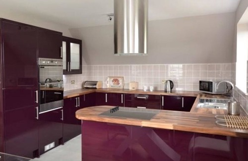 East Lewiston Cottage | GLEN VIEW LODGE, pet friendly in Drumnadrochit, Loch Ness