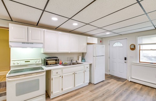 Glenburn Apartment | Glenburn Studio ~ 5 Mi to Treworgy Family Orchards