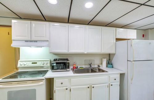 Glenburn Apartment | Glenburn Studio ~ 5 Mi to Treworgy Family Orchards