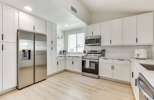 Overland Trail House | Glendale Home w/Pool, Basketball + BBQ!