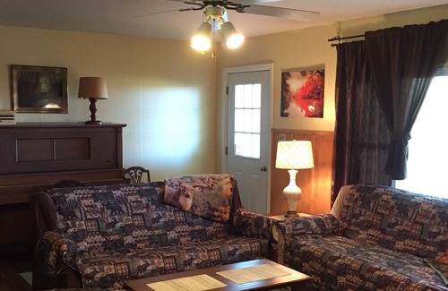 South Rutland House | Glendale Lodge, ATV, Snowsleds, Hunting, Kayaking, Hiking, Great Outdoors,