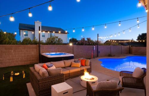 Glendale House | Glendale Nights - Pool Hot Tub Put Put Foosball