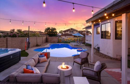 Glendale House | Glendale Nights - Pool Hot Tub Put Put Foosball