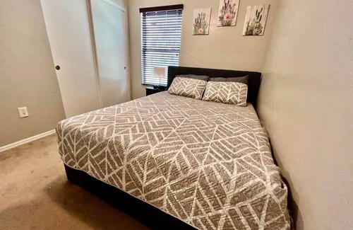Glendale House | Glendale Pool Heat Pet Friendly