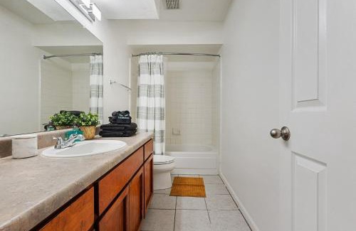 Glendale House | Glendale Retreat: Refreshing Pool~ Golf ~Games ASU