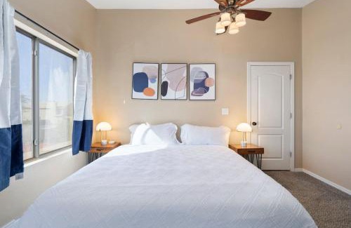 Larissa House | Glendale w Pool & Games