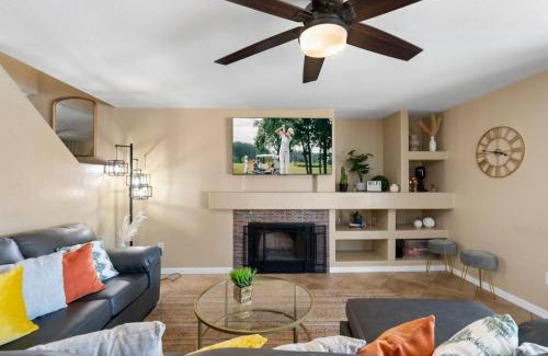 Larissa House | Glendale w Pool & Games