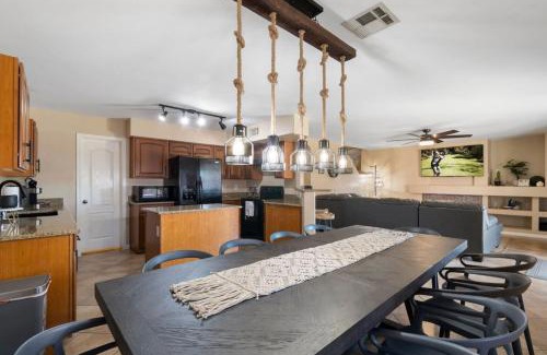 Larissa House | Glendale w Pool & Games