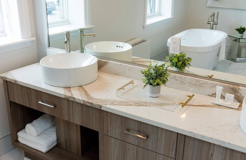 Erin Mills Hotel | Glenerin Inn