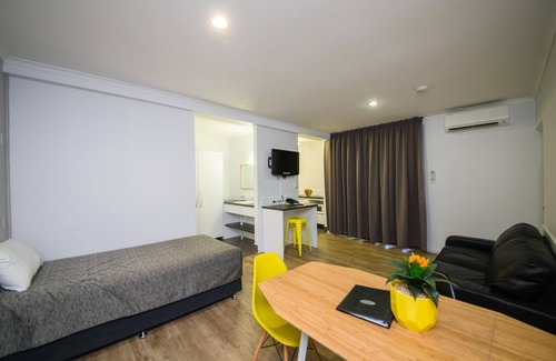 Norman Gardens Hotel | Glenmore Palms Motel