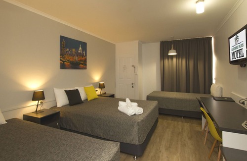 Norman Gardens Hotel | Glenmore Palms Motel
