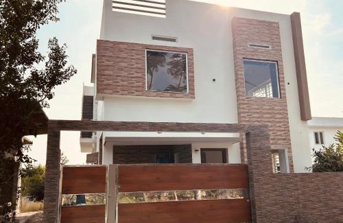 Nandi Hills House | Glenville Holiday Villa - Top Two Floors