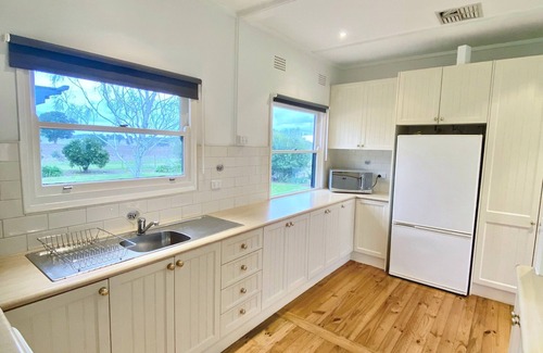 Cootamundra Cottage | Glenwari Cottage-Jindalee NP