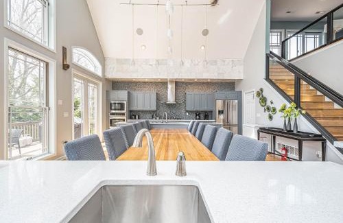 Waterfront Greens House | Glenwood Cove
