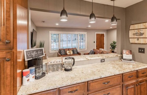 Huntsville House | Glenwood · Relax and Retreat in the Valley