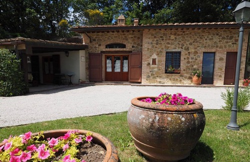 San Gimignano Cottage | Glicine, romantic cottage with outdoor patio, on the hills of San Gimignano