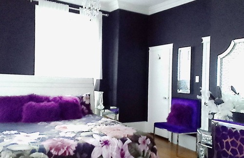 Cobourg Apartment | Glitz and Glamour at Lakehurst