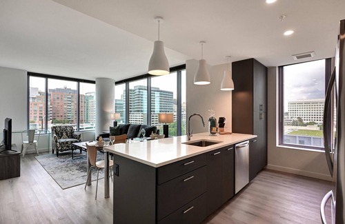 Reston Apartment | Global Luxury Suites at Town Center