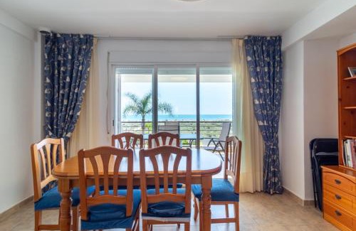 Playa de Almarda House | Global Properties, Adosado en primera linea de playa con vistas al mar