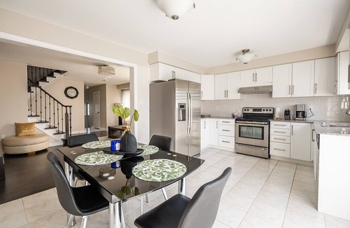 York Regional Municipality Apartment | GLOBALSTAY. Modern 3 Bedroom House in Newmarket