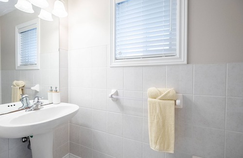 York Regional Municipality Apartment | GLOBALSTAY. Modern 3 Bedroom House in Newmarket