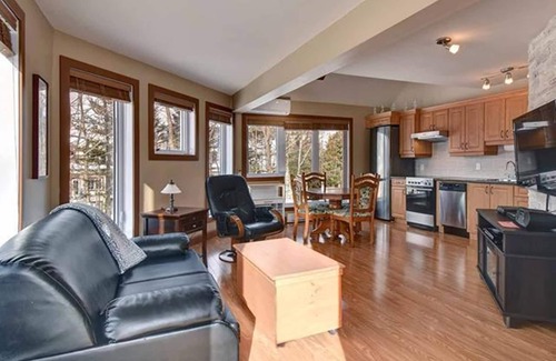 Mont-Tremblant Pedestrian Village House | GLOBALSTAY. Bright Condo near the Lake