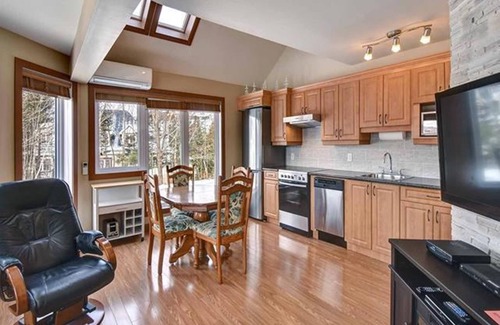 Mont-Tremblant Pedestrian Village House | GLOBALSTAY. Bright Condo near the Lake
