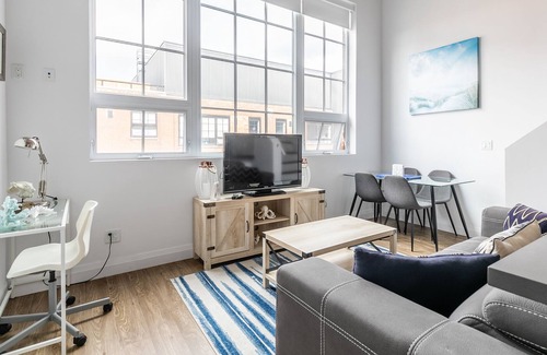 Kirkendall North Apartment | GLOBALSTAY . 2BR 2 STOREY LOFT. Free Parking.Gym