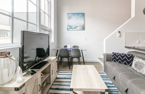 Kirkendall North Apartment | GLOBALSTAY . 2BR 2 STOREY LOFT. Free Parking.Gym
