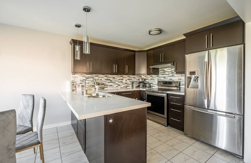 Brampton Villa | GLOBALSTAY. Modern 3 Bedroom House in Brampton. BBQ, parking.