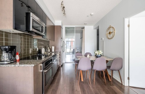 Mount Pleasant West Condo | GLOBALSTAY. Modern Apartments 2BR 2BA Lillian St