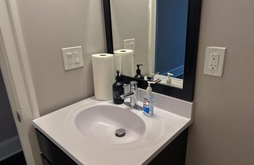 Downtown Baltimore Apartment | Glorestays