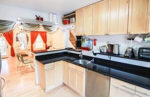 Reston Apartment | Glorious | 3 bedroom | Convenient | DC